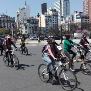 Paro, caravana y convocatoria a paritarias para docentes universitarios