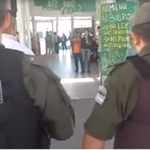 UNR: Gendarmería irrumpió en una actividad por Santiago Maldonado