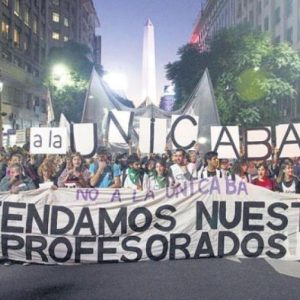 Acampe en la Legislatura contra la UniCABA